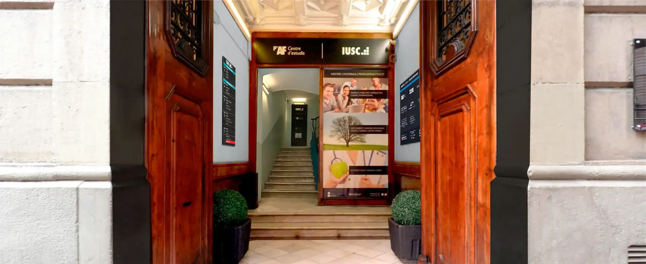 Acceso al centro de estudios IUSC