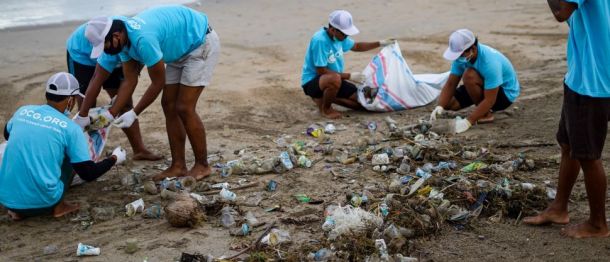 Voluntarios de Ocean Cleanup Group